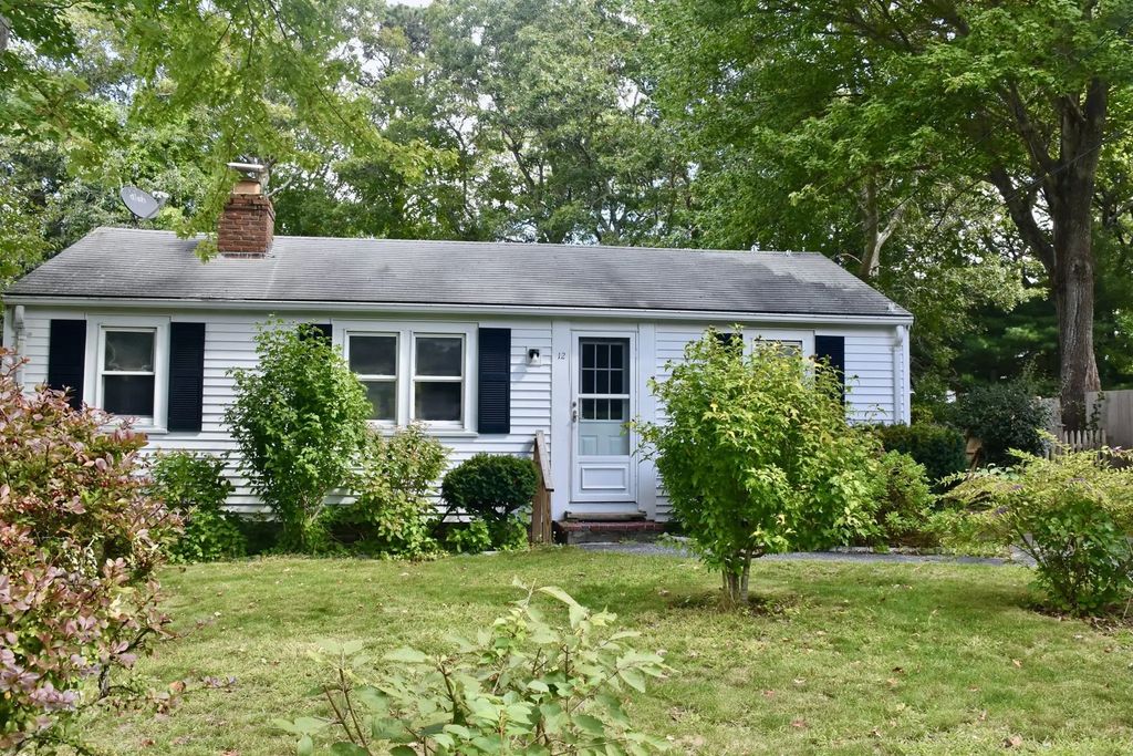 12 Lake Rd E, Yarmouth