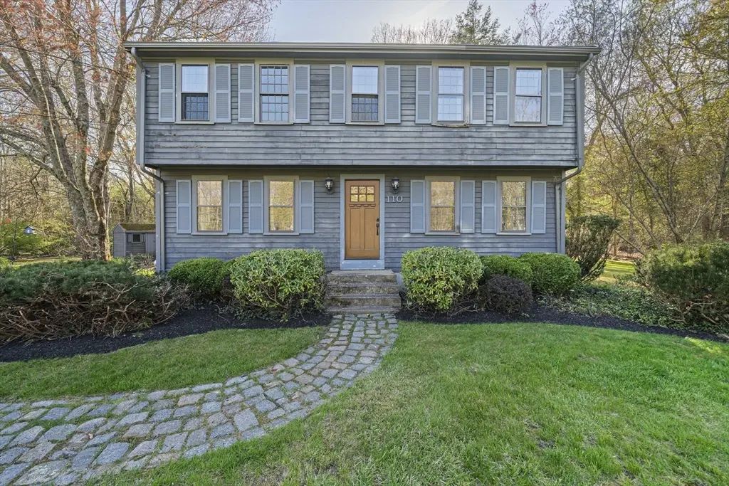 110 Country Rd, Hanover