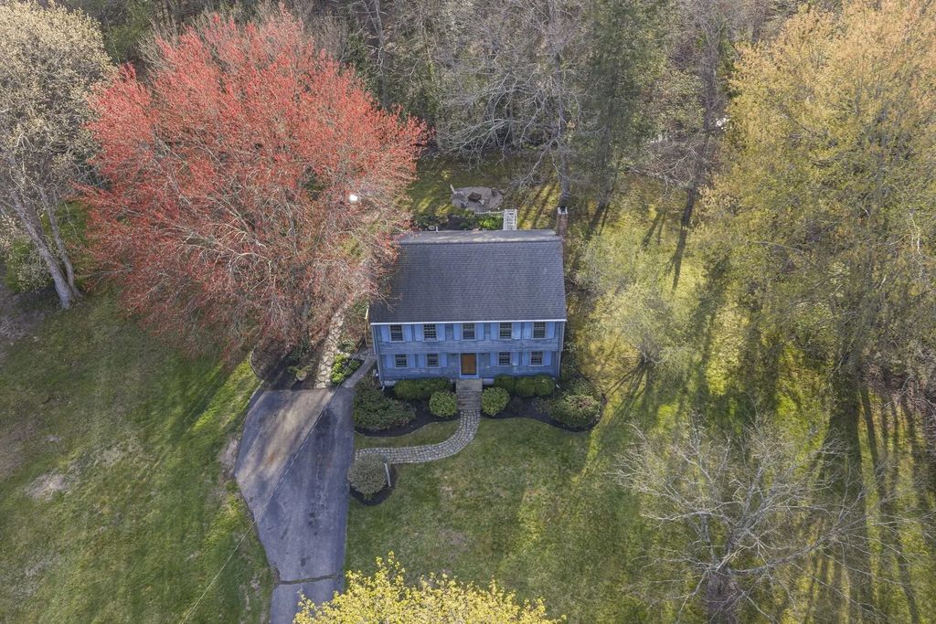 110 Country Rd, Hanover