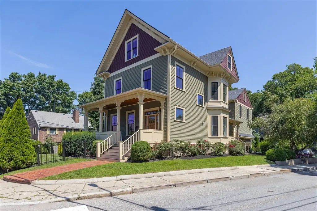 160 Walnut St #a, Newton