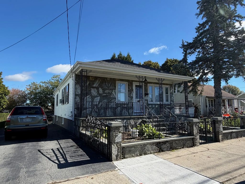 366 Conduit St, New Bedford