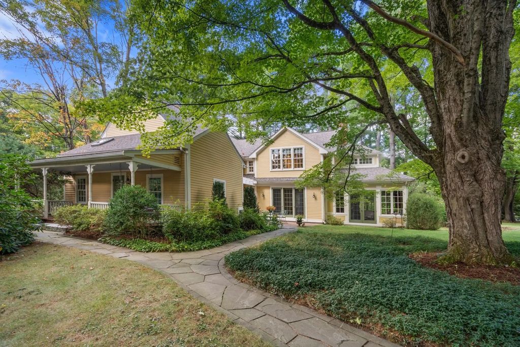 270 Concord Rd, Lincoln