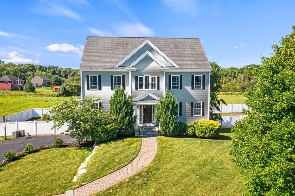 18 Blue Grass Circle, Taunton