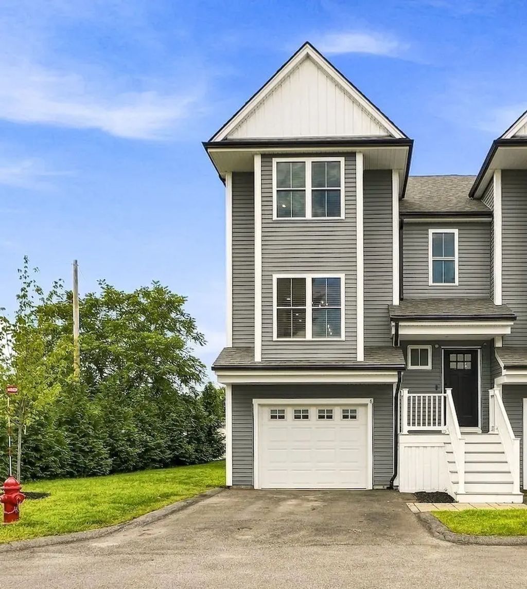 274 Providence Rd #8, Grafton