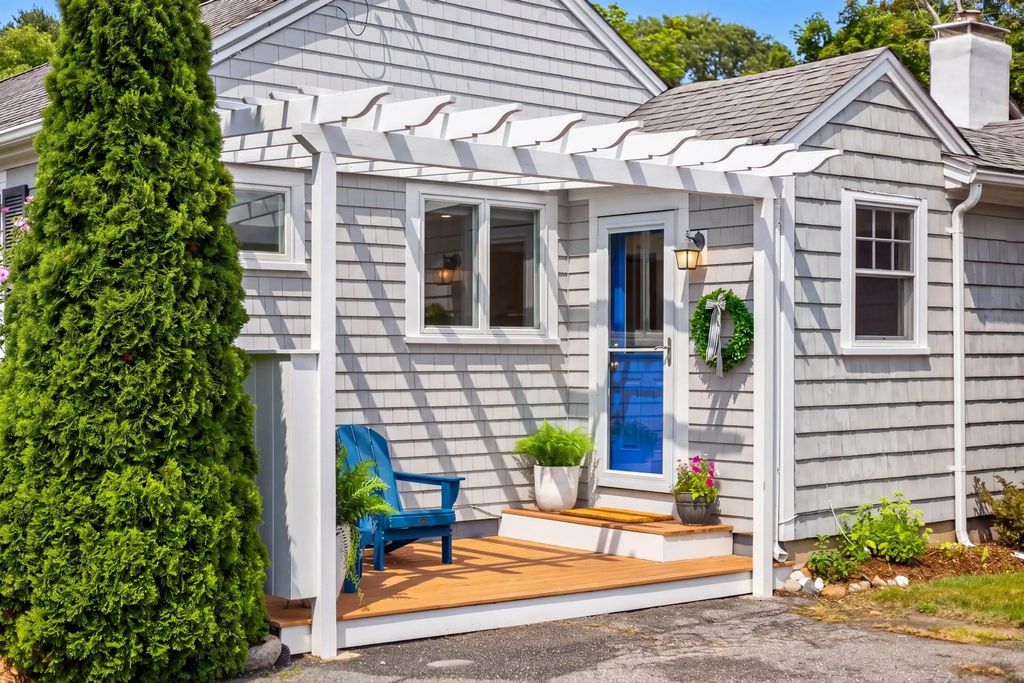 50 Pine St, Falmouth