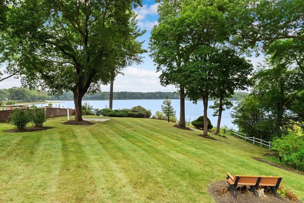 48 Locksley Rd, Lynnfield