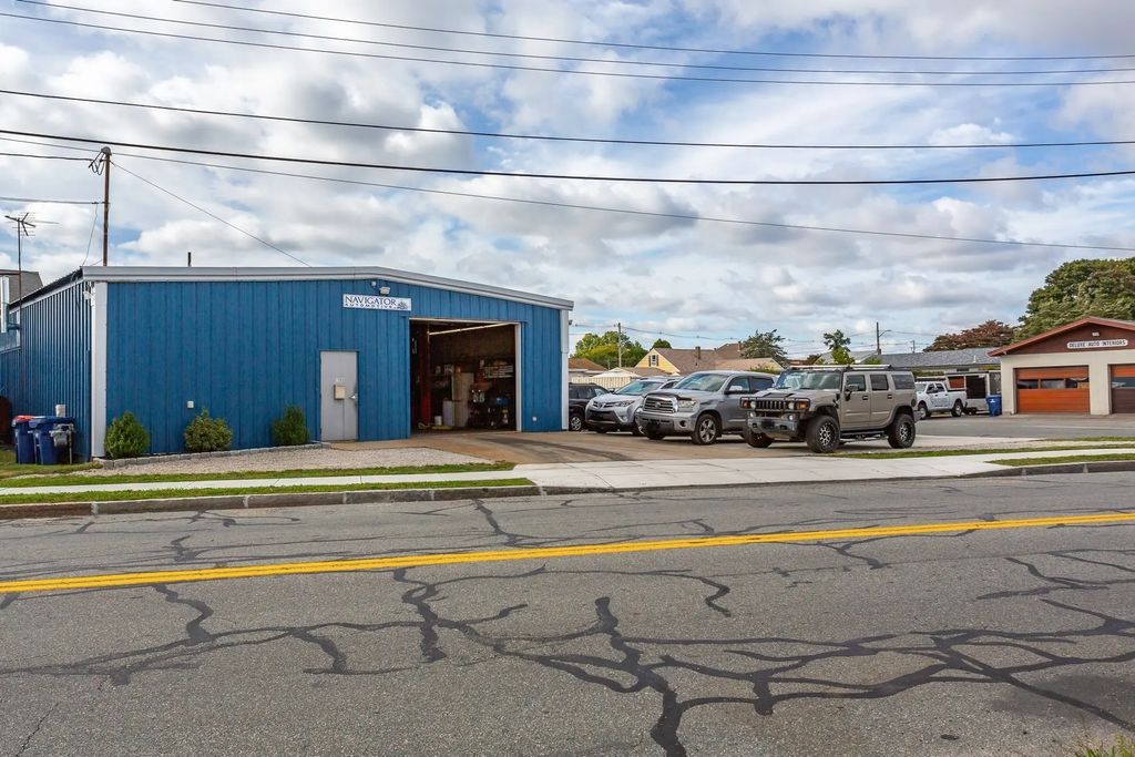 1593 Cove Rd, New Bedford