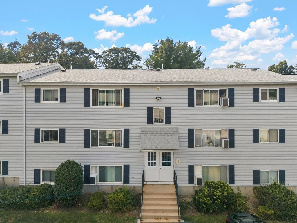 5455 N Main St #20e, Fall River