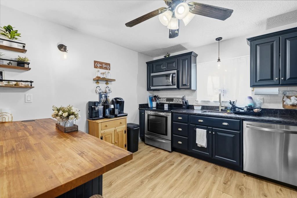 5455 N Main St #20e, Fall River