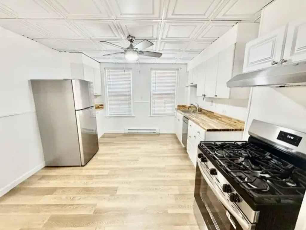 2 Baldwin Pl #1r, Boston