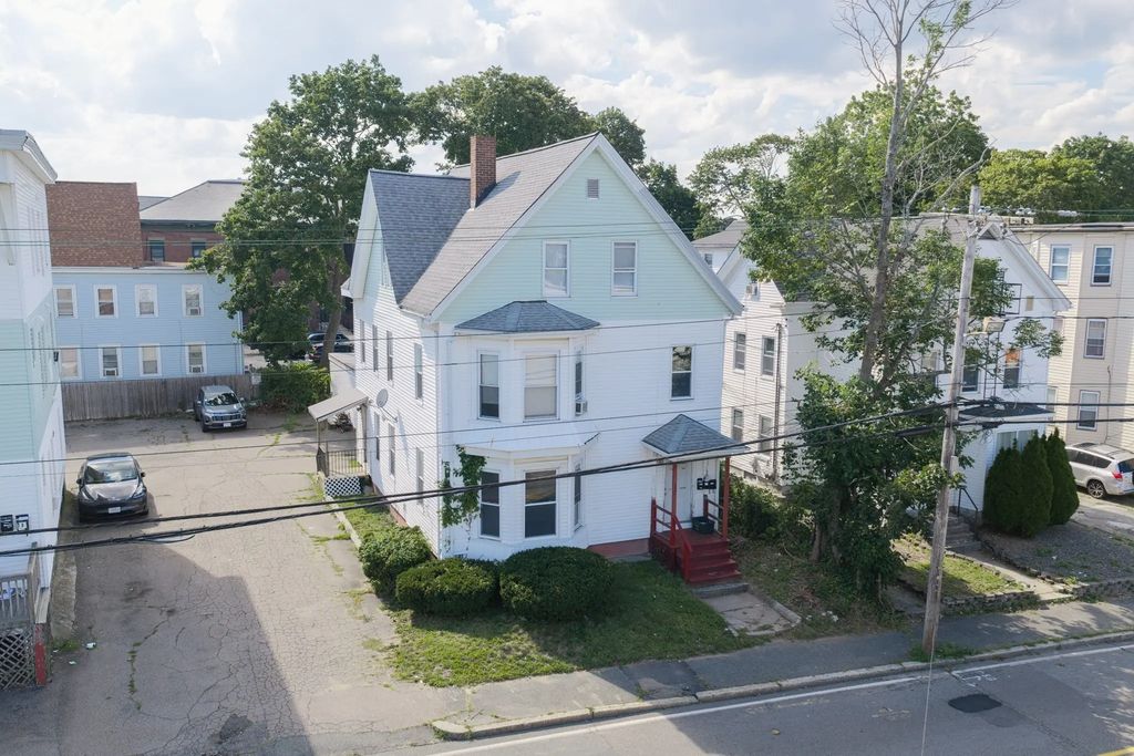 557 Montello St, Brockton