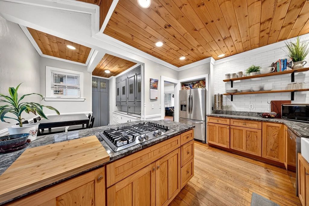 18 Bancroft Park #18, Hopedale