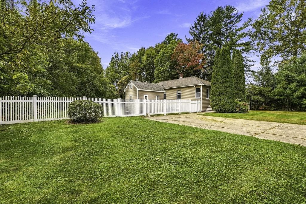24 Washington Street, Mendon