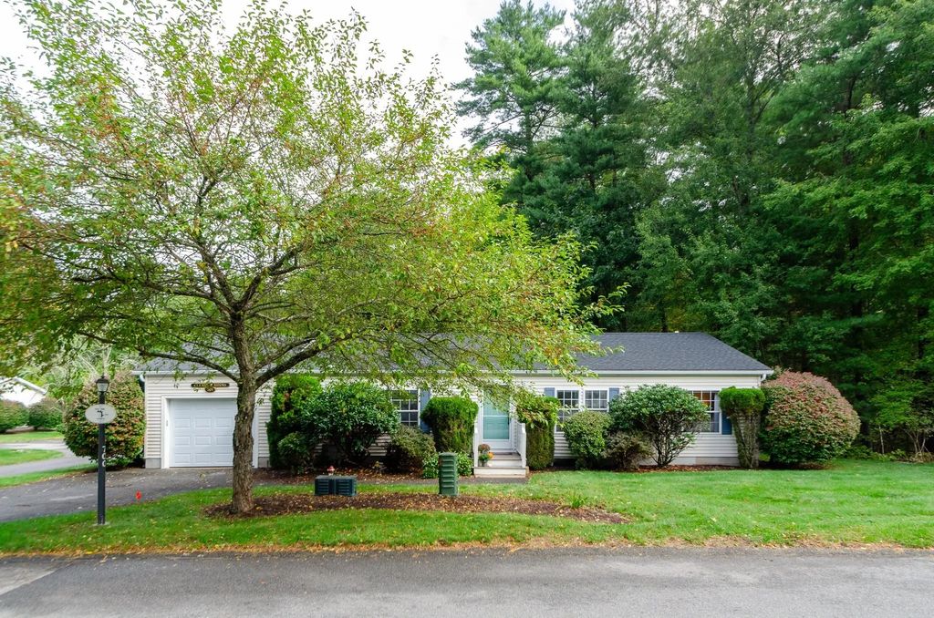 701 Oak Point Drive, Middleboro