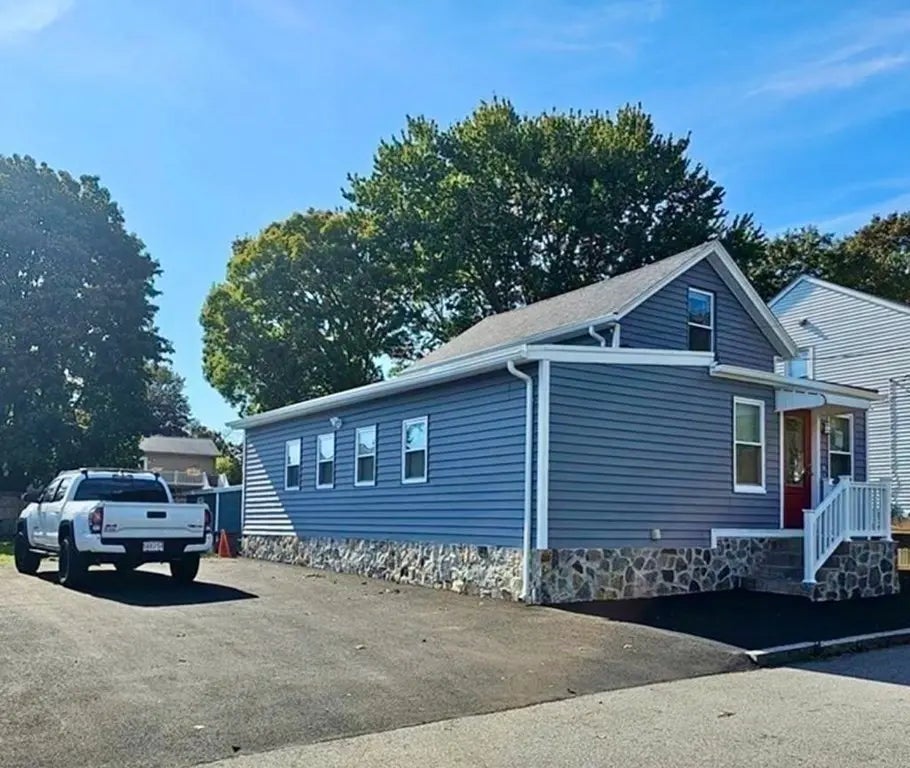 495 Chicago Street, Fall River