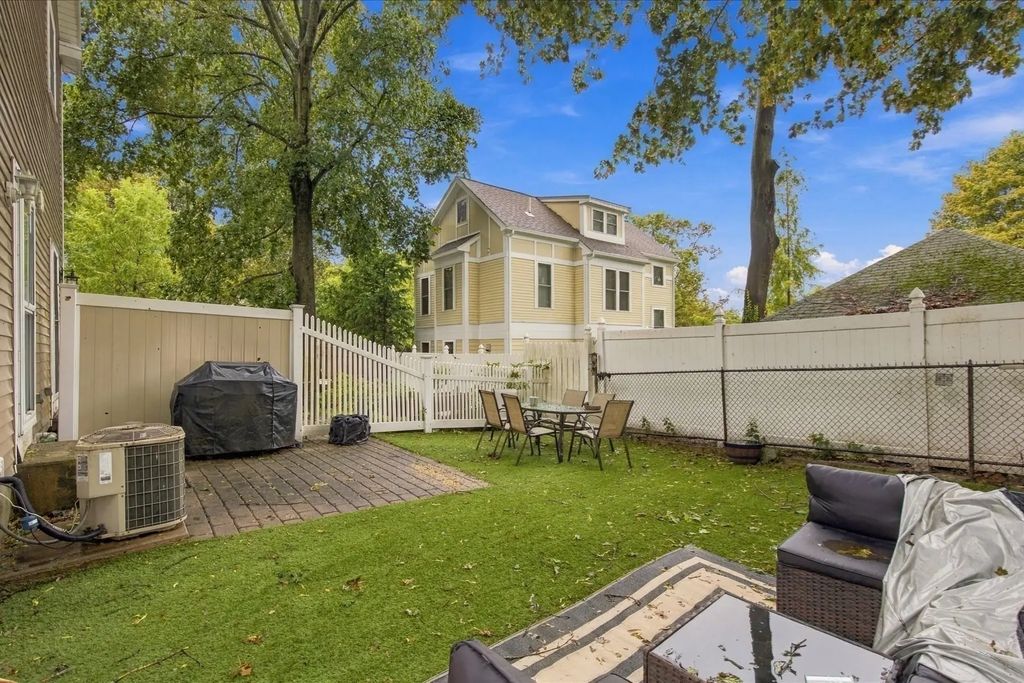 11-13 Rushmore St #11, Boston