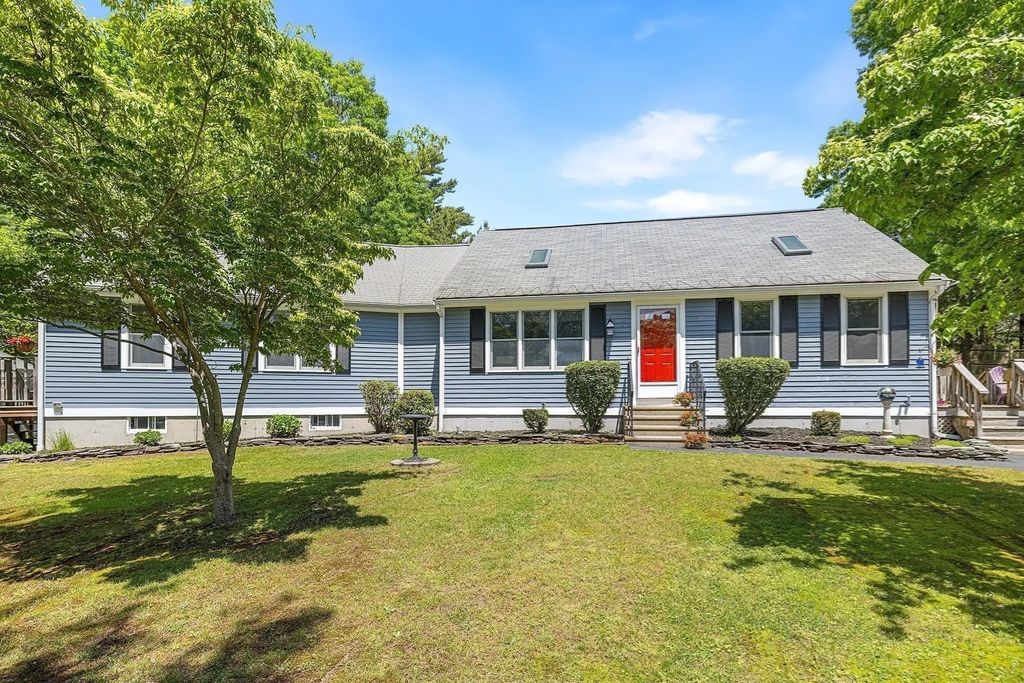 71 Cains Hill Dr, Taunton