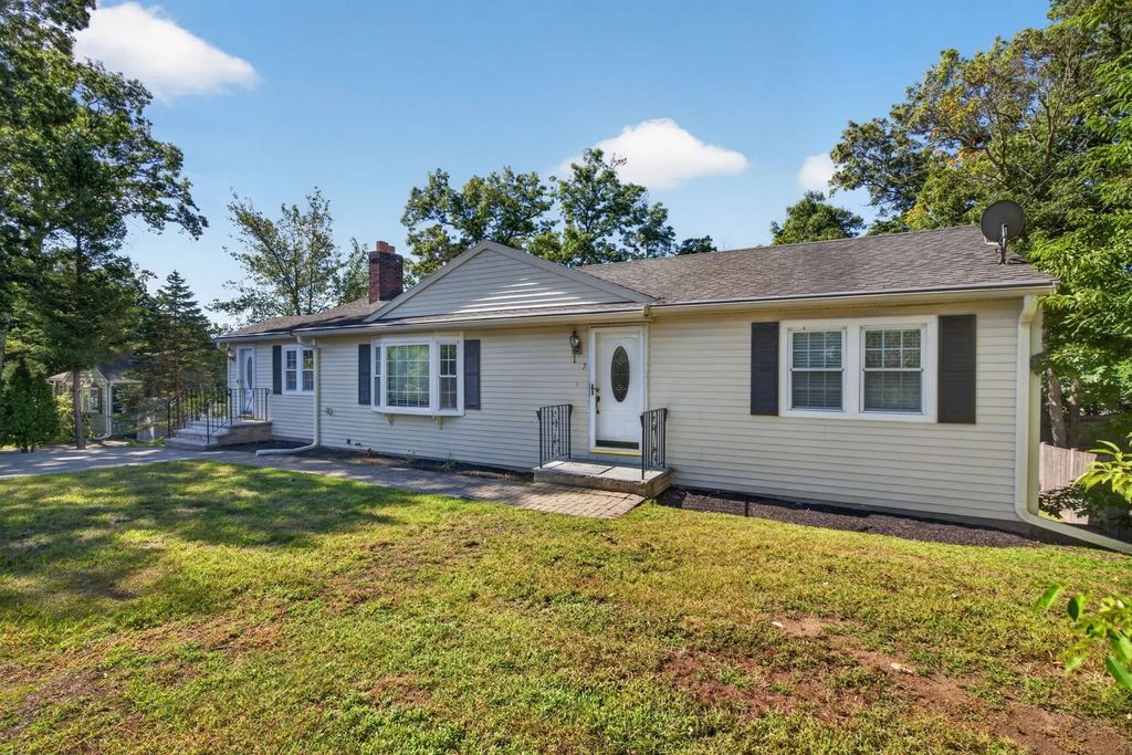 7 Madeline Rd, Tewksbury
