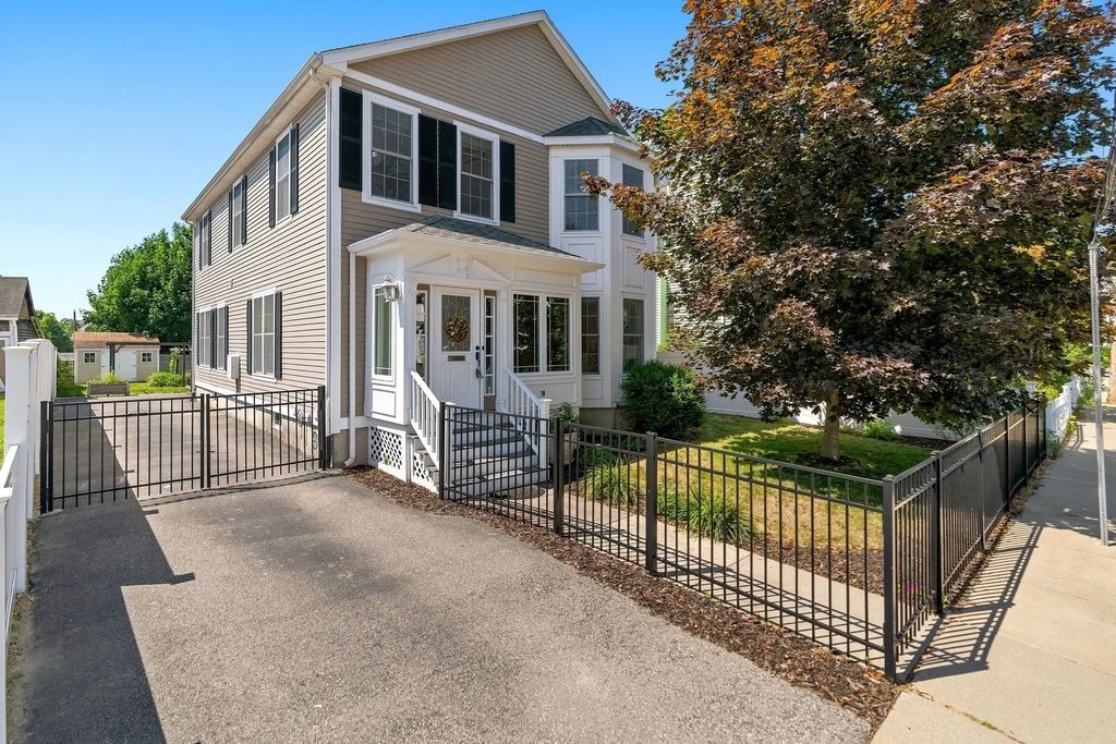 70 Gardner St, Boston