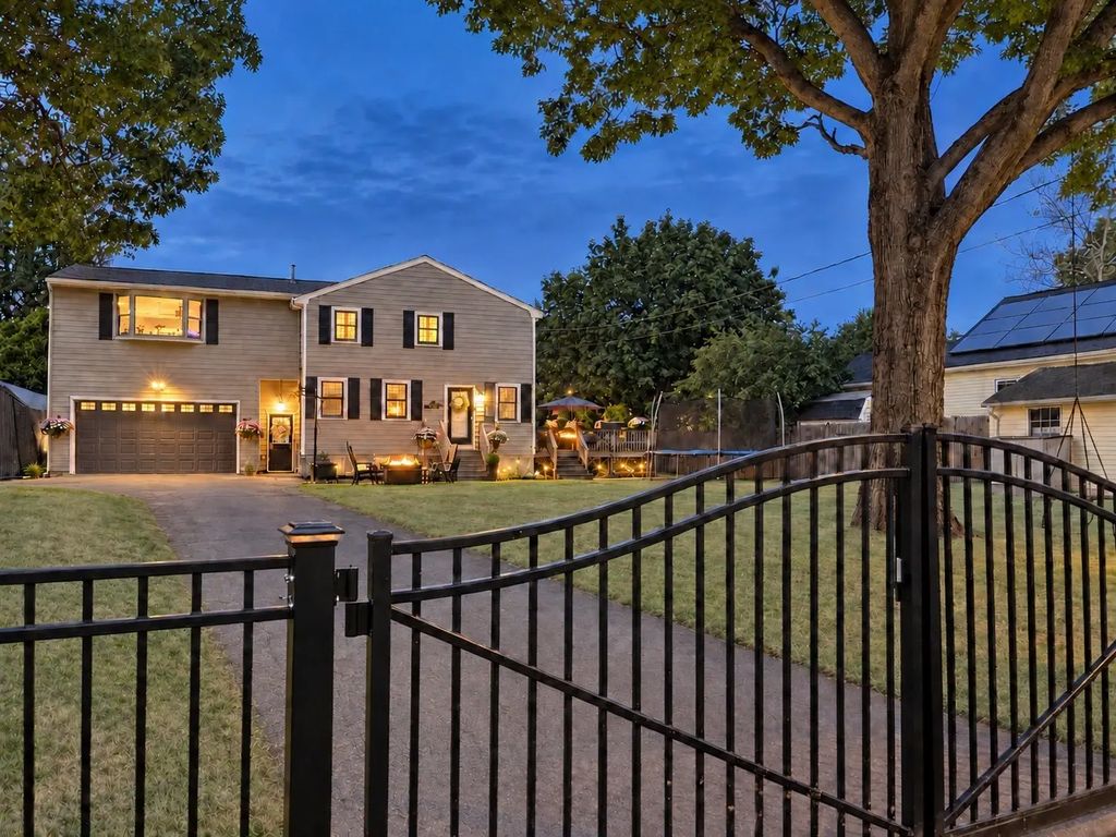 40 Hillside Ave, Beverly