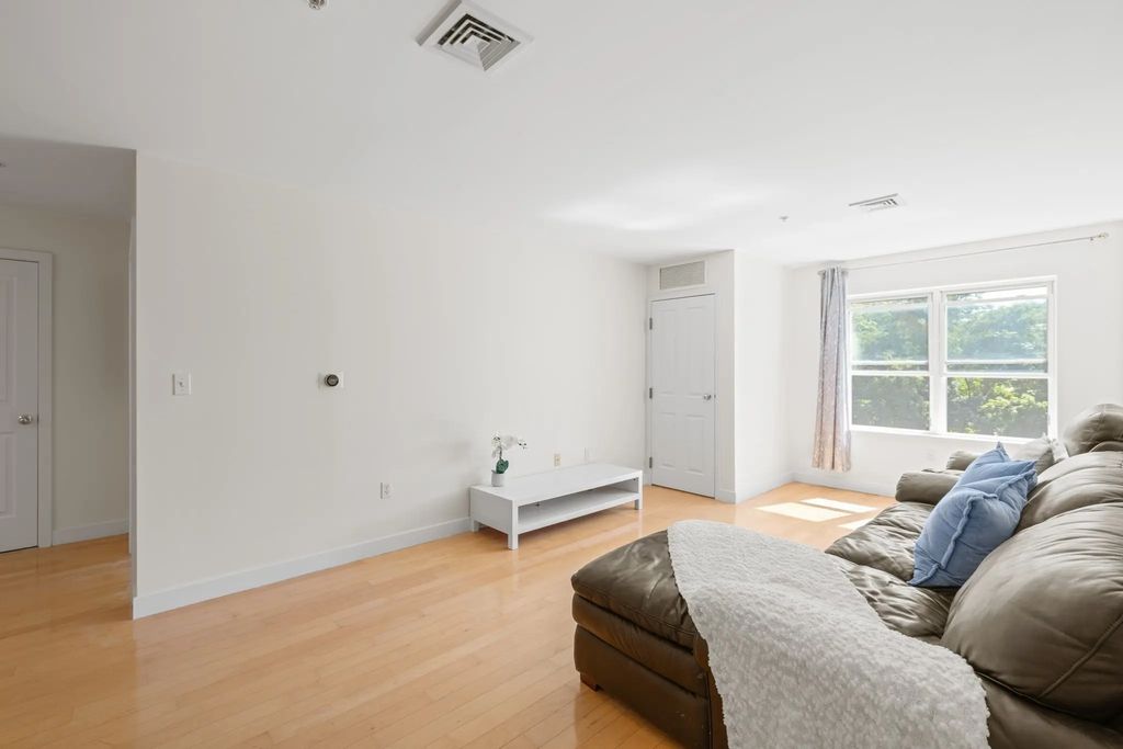 30 Franklin St #312, Malden