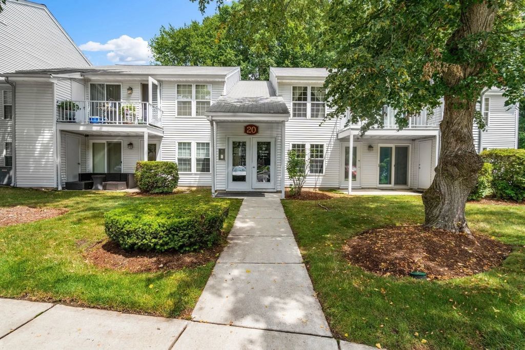 20 Walden Dr #20, Natick