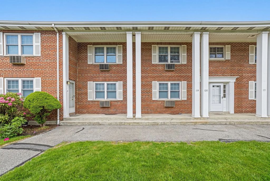 119 Emerson Gardens Rd #119, Lexington