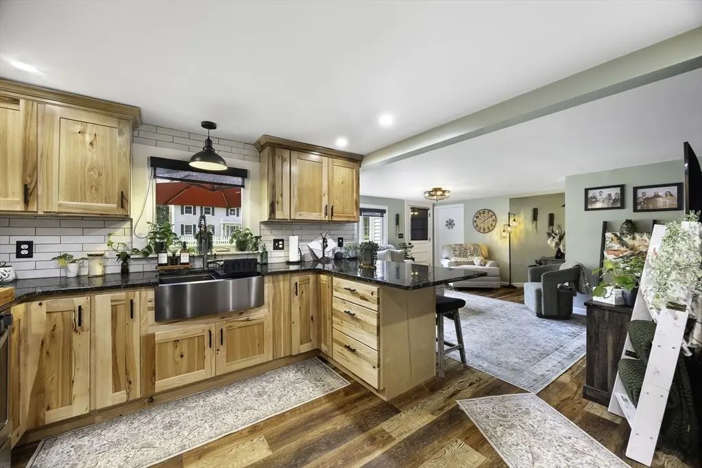 284 Buck Pond Rd, Westfield
