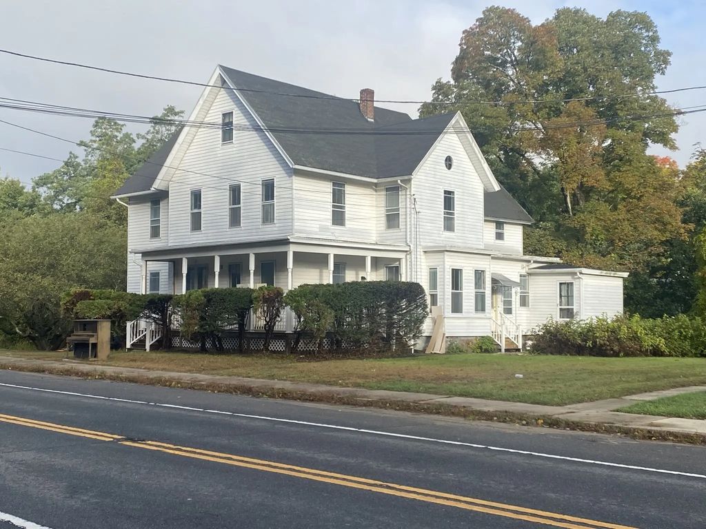 830 Main St, Warren