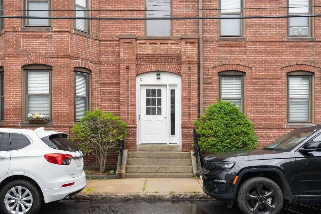 86 Walnut St #3, Boston