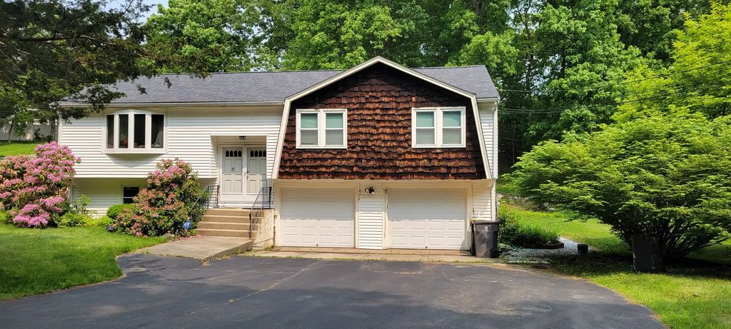 48 Badger Rd, Framingham