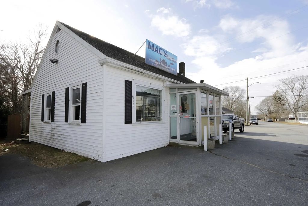 116 Sconticut Neck Rd, Fairhaven