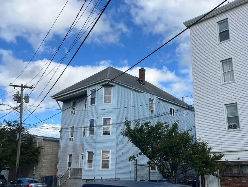 47 Holly St, New Bedford