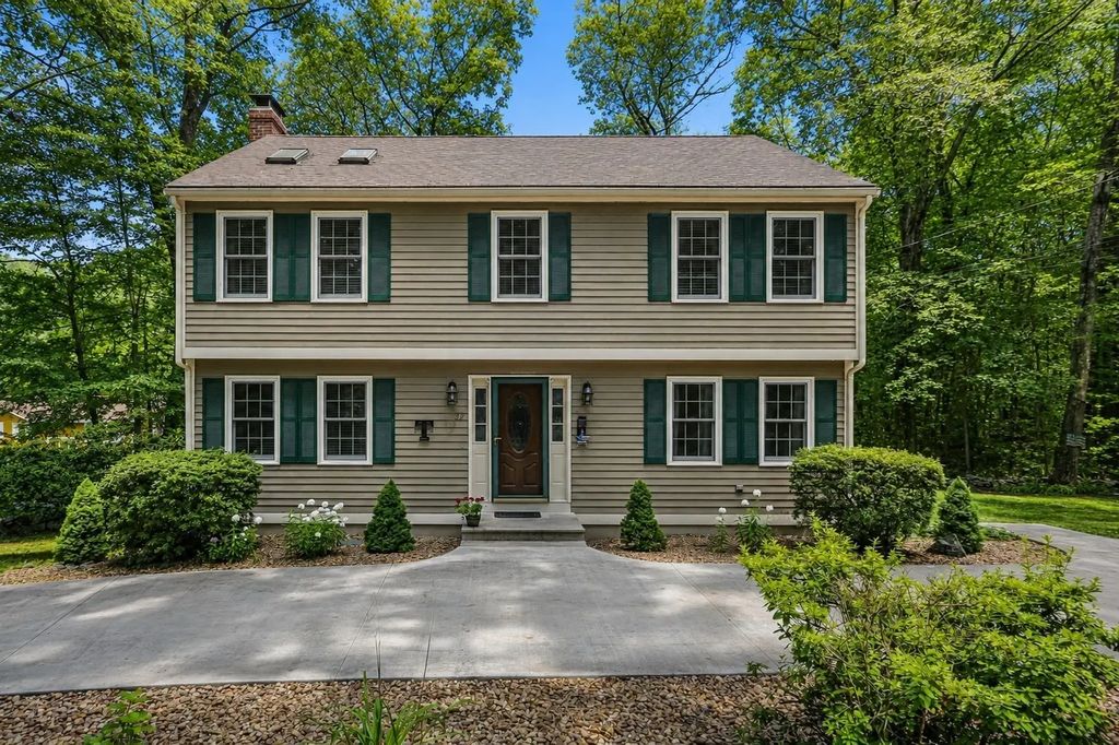 32 Sibley Rd, Sutton