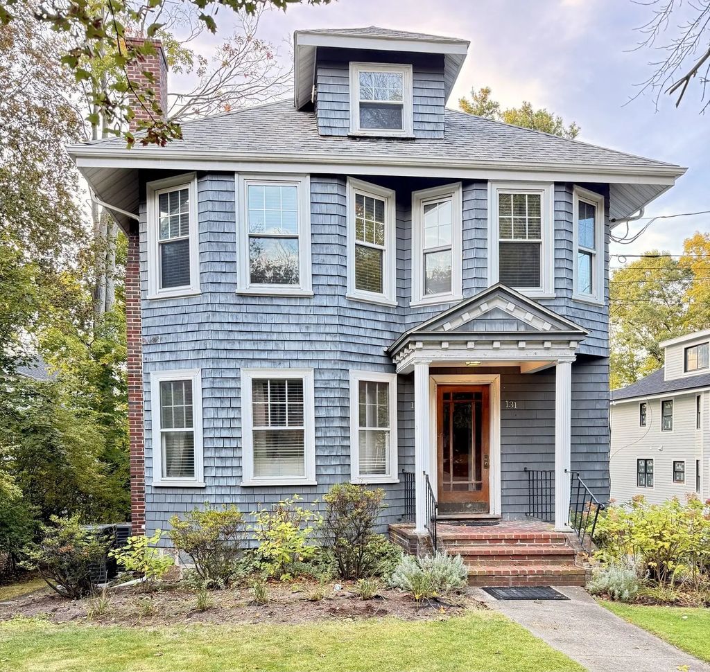 131-133 Mount Vernon St, Newton