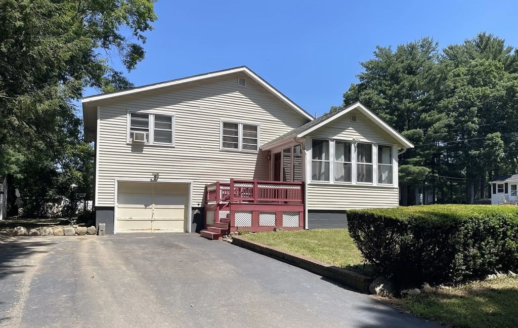 4 Baltic Ave, Brockton