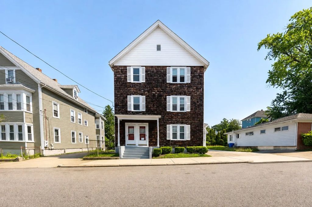 175-177 Sayles Av, Pawtucket