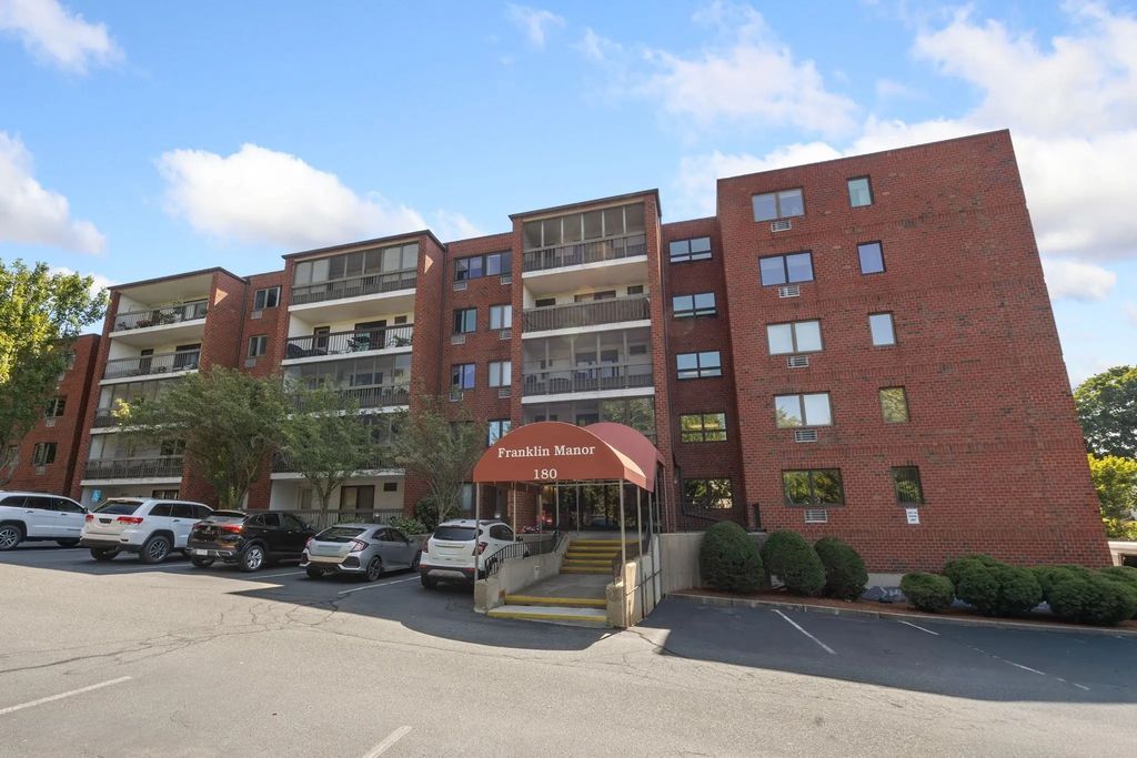 180 Green St #406, Melrose