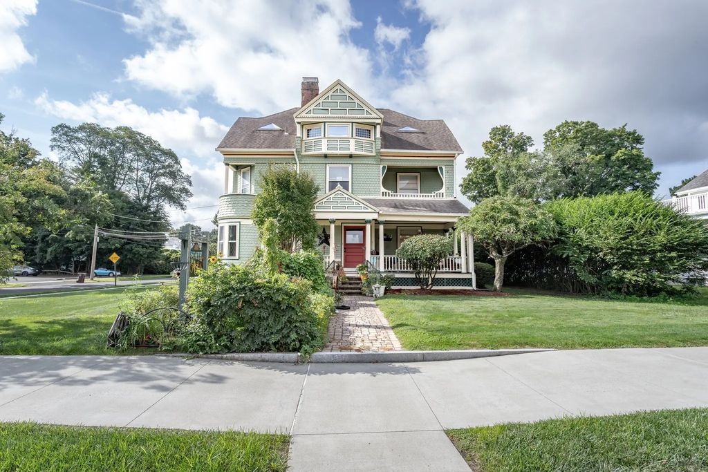 56 Court St, Westfield