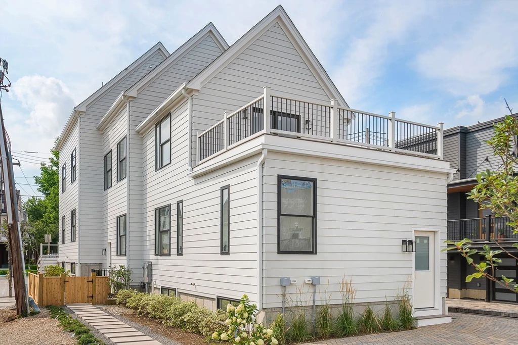 60 Franklin St #2, Somerville