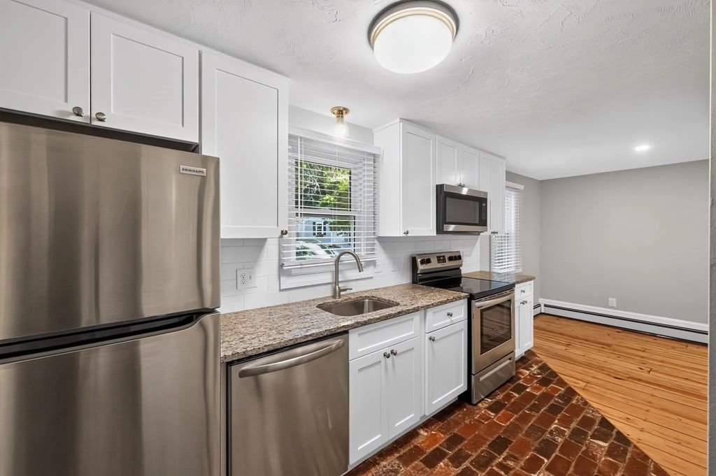 12 State Rd #2e, Plymouth