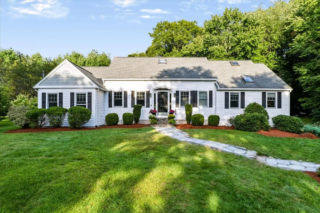 53 Haduk Dr, North Attleboro