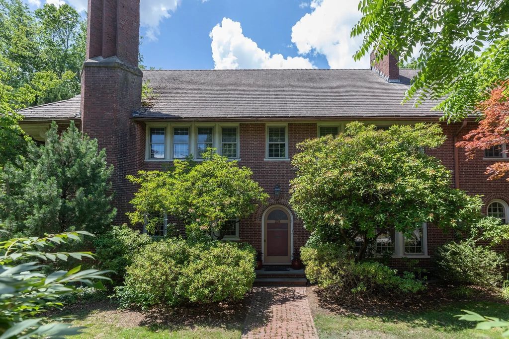 231 Waverley Ave, Newton