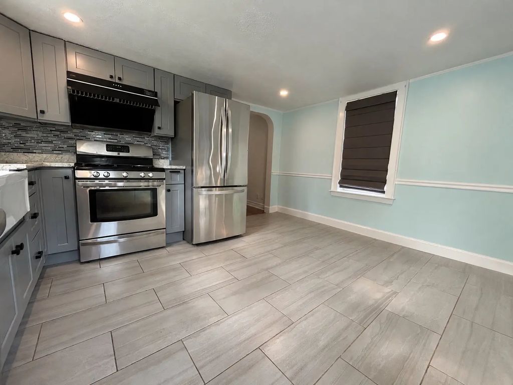126 Pine Hill Cir, Waltham