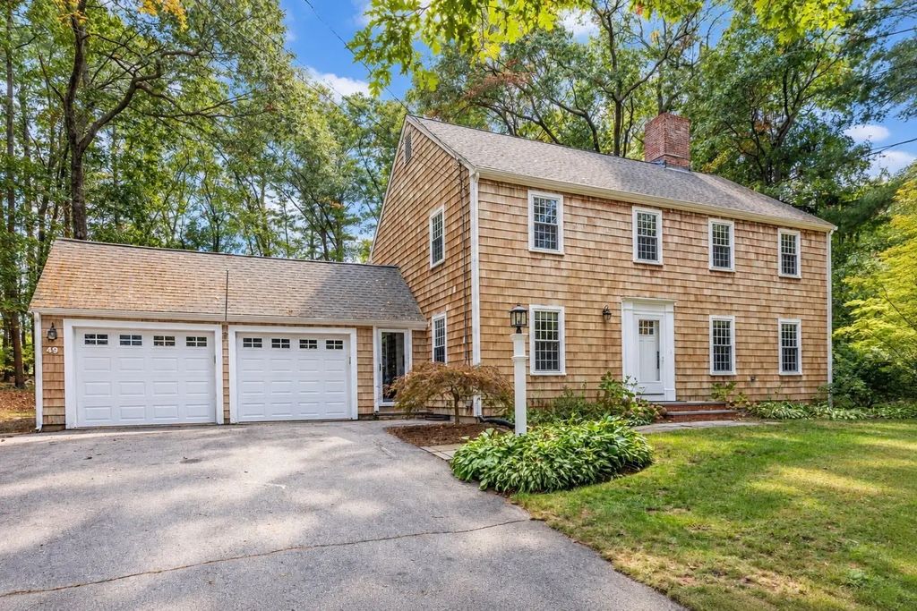 49 Old County Rd, Hingham