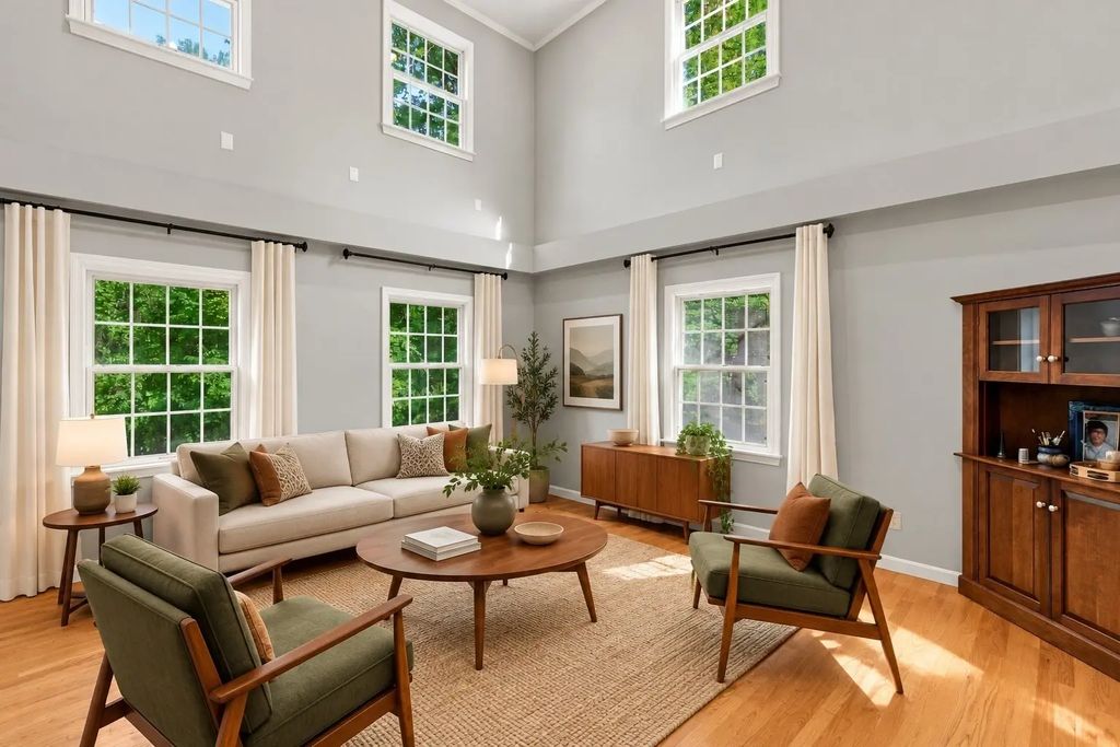 87 Montague Rd, Westhampton