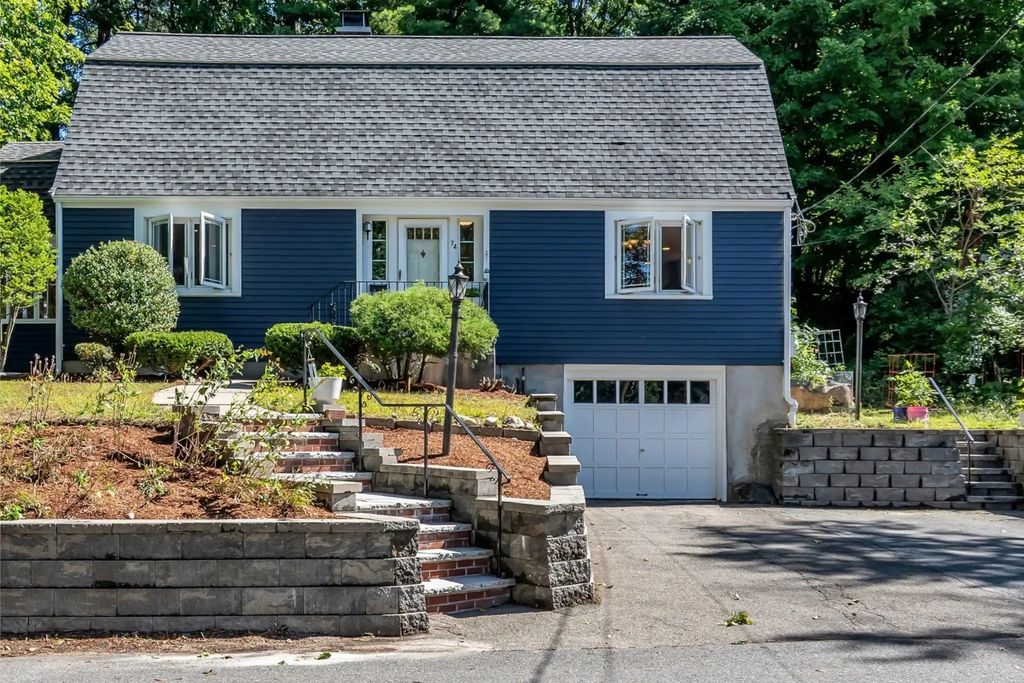 74 Fletcher Rd, Woburn