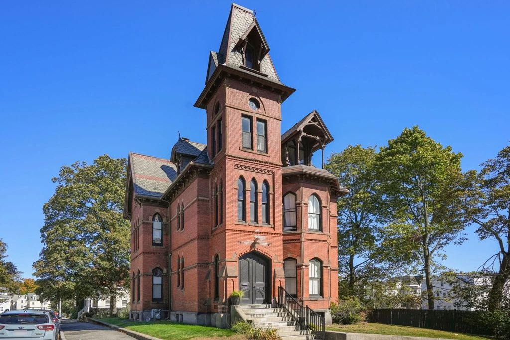 8 Claremont St #3a, Worcester