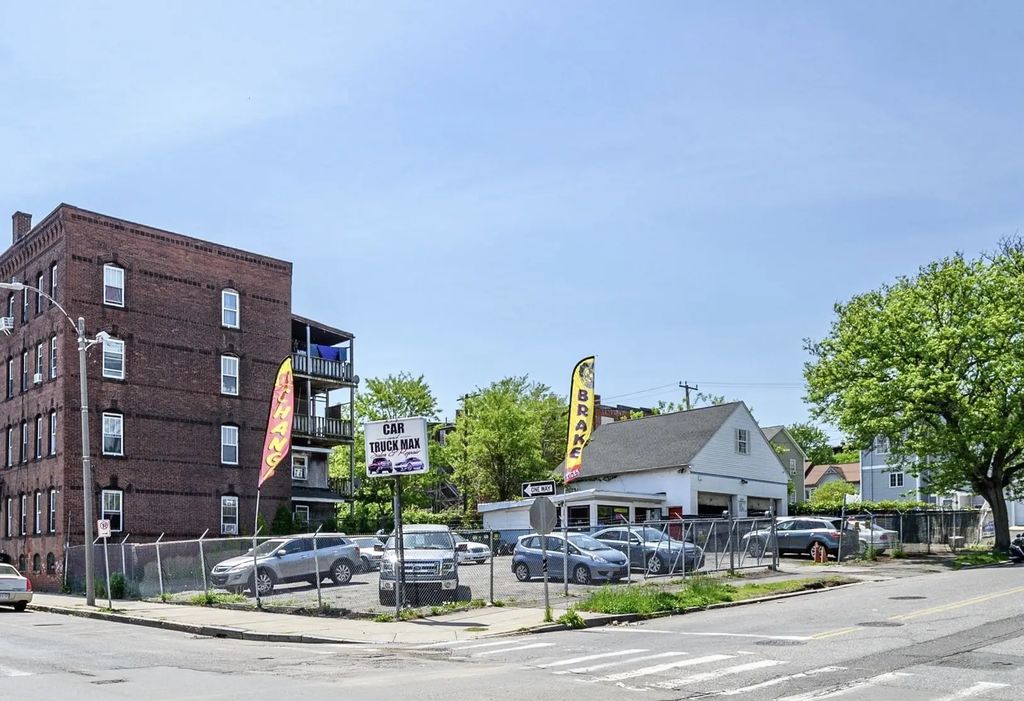 395 Maple St, Holyoke