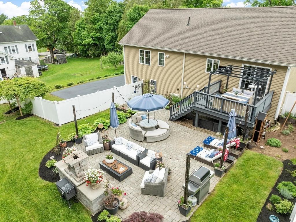 24 High St, North Brookfield